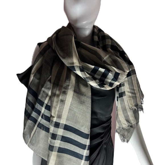 Burberry Black and Cream Checkered Scarf Luxurious Wrap - Picture 1 of 4